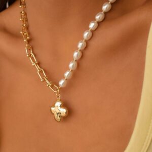 Pearl Necklace with U-Links and Smooth Clover Charm
